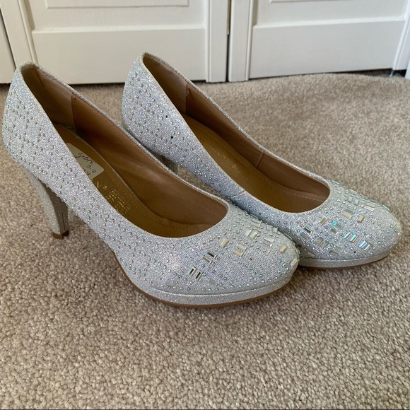 sparkly silver heels size 8 - Picture 3 of 7